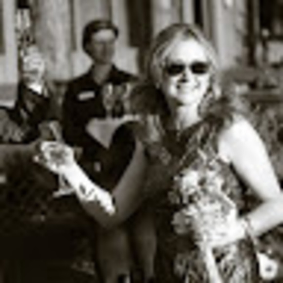 Meet your Posher, Amy - Picture 1 of 1